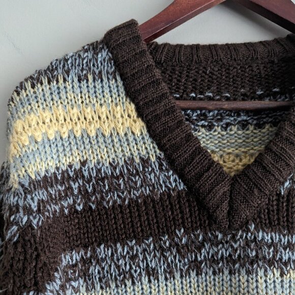 Unbranded Vintage looking v neck striped sweater - Picture 4 of 5